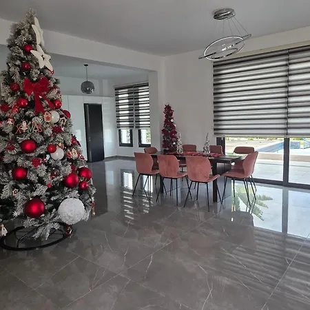 וילה Eva Luxury לאצ'י