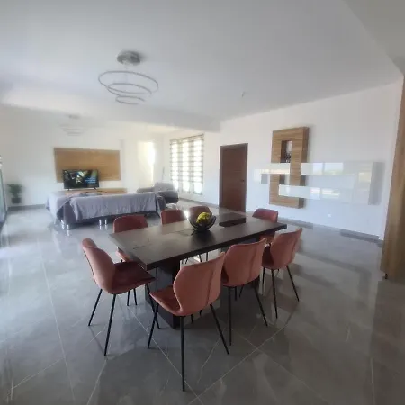 Eva Luxury * לאצ'י